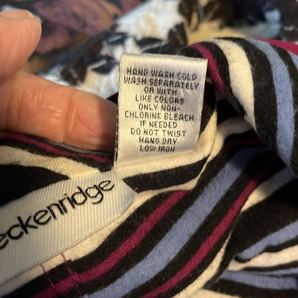 Ladies quilted vest. - Picture 6 of 6